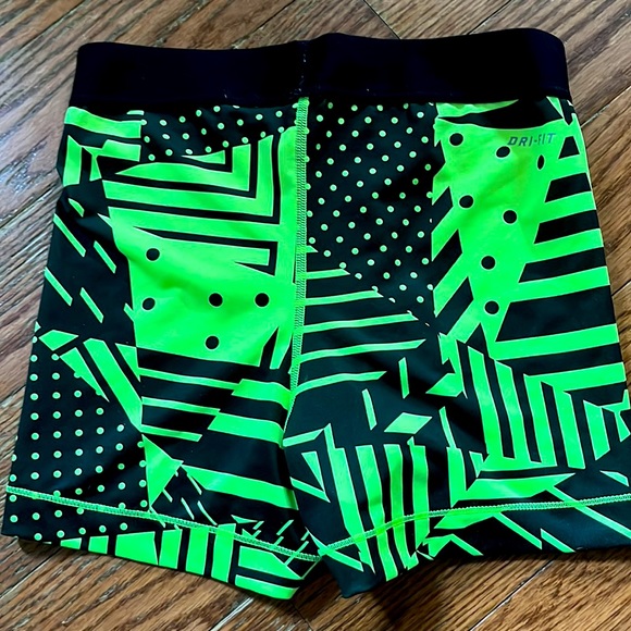 Nike Pro shorts small - Picture 3 of 3
